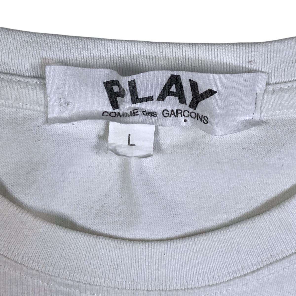 Digg It Thrift & Vintage white Comme des Garçons PLAY t-shirt neck label showing size large tag