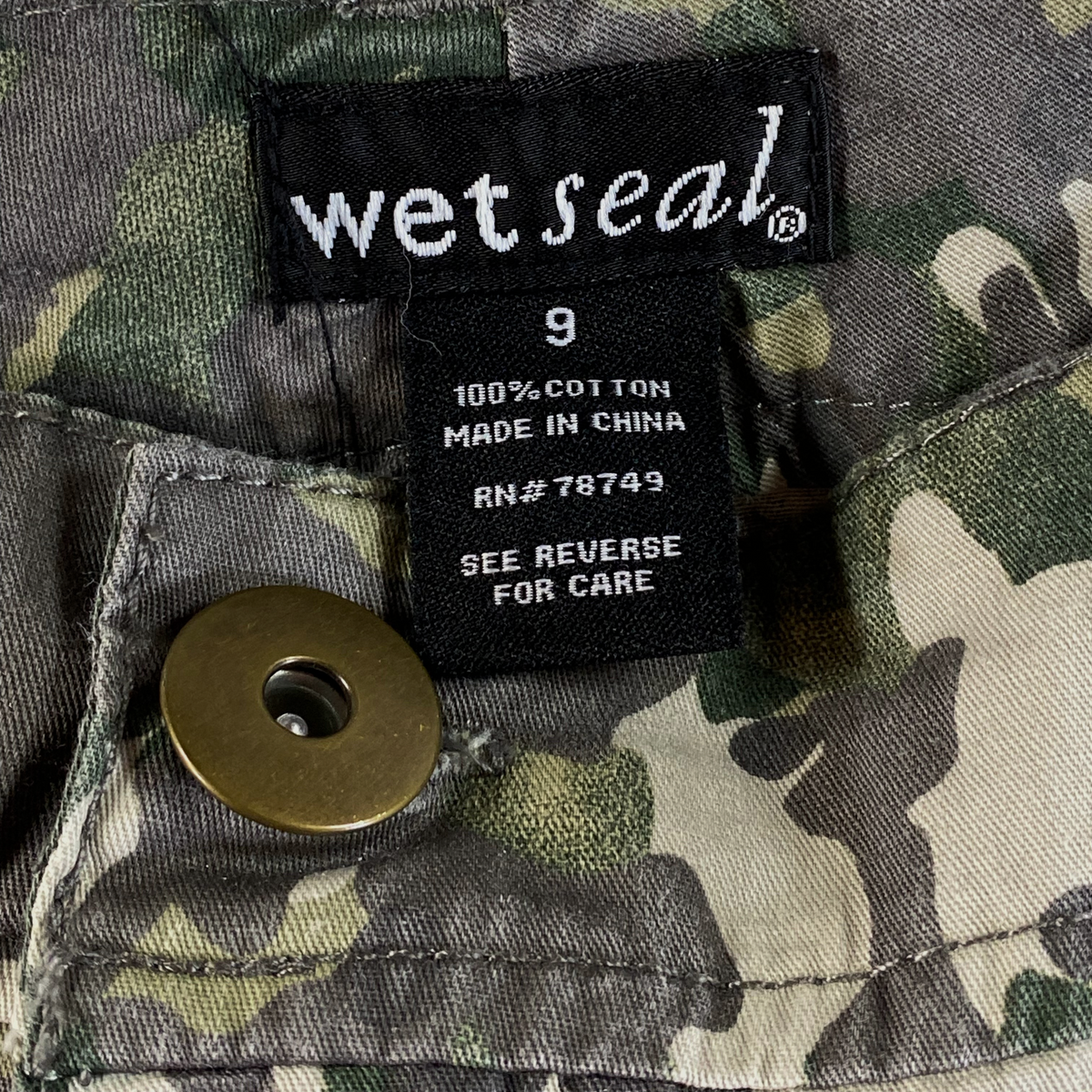 Digg It Thrift & Vintage Wet Seal camouflage cotton mini skirt size 9 label detail with brass button