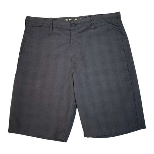 Digg It Thrift & Vintage Dickies charcoal grey shadow plaid textured utility work shorts with a button closure.