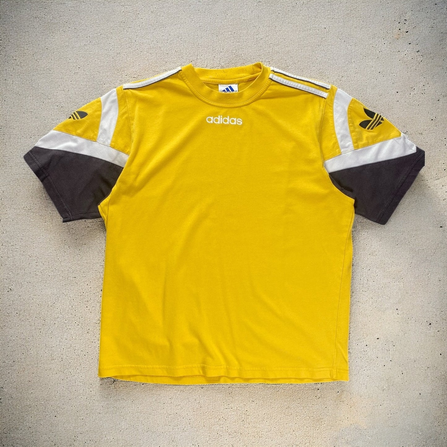 Vintage 90s Center Logo Adidas y2k T-shirt