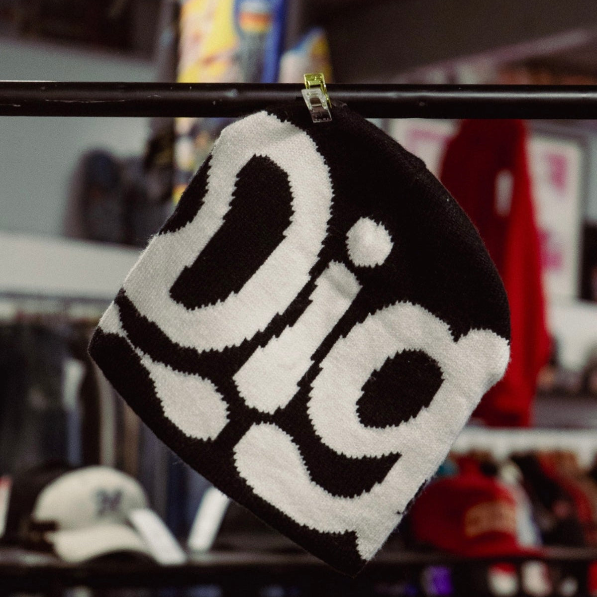 A timeless essential designed for everyday wear. For the ones that Move different. Can you Digg it?
