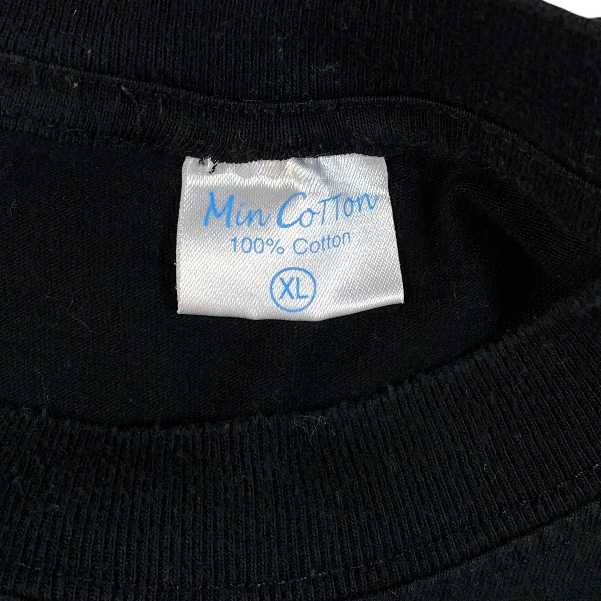 Digg It Thrift & Vintage AC/DC Hell's Bells band t-shirt tag showing 100% cotton and size XL