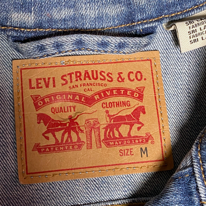 Digg It Thrift & Vintage Levi's denim jacket interior brand label showing size M on blue denim fabric
