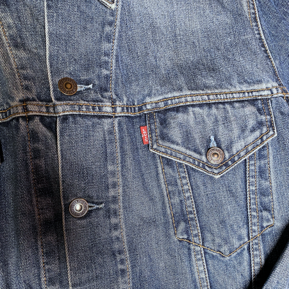 Digg It Thrift & Vintage blue denim Levi's trucker jacket with metal buttons and chest pocket detail