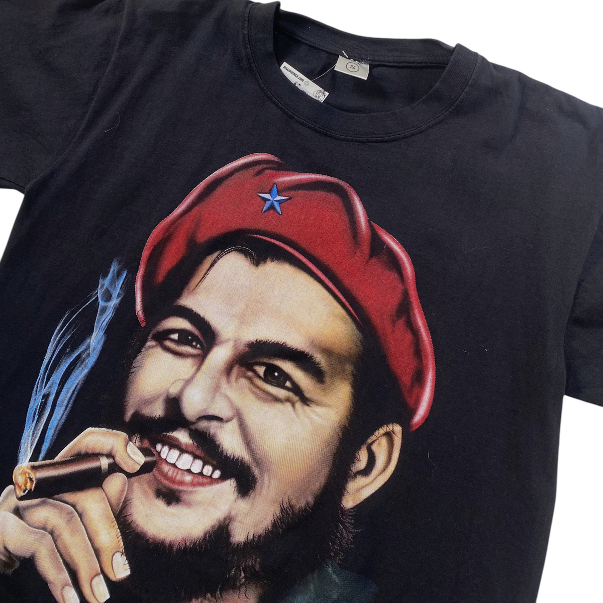 Digg It Thrift & Vintage black t-shirt featuring a graphic print of Che Guevara smoking a cigar, size small.
