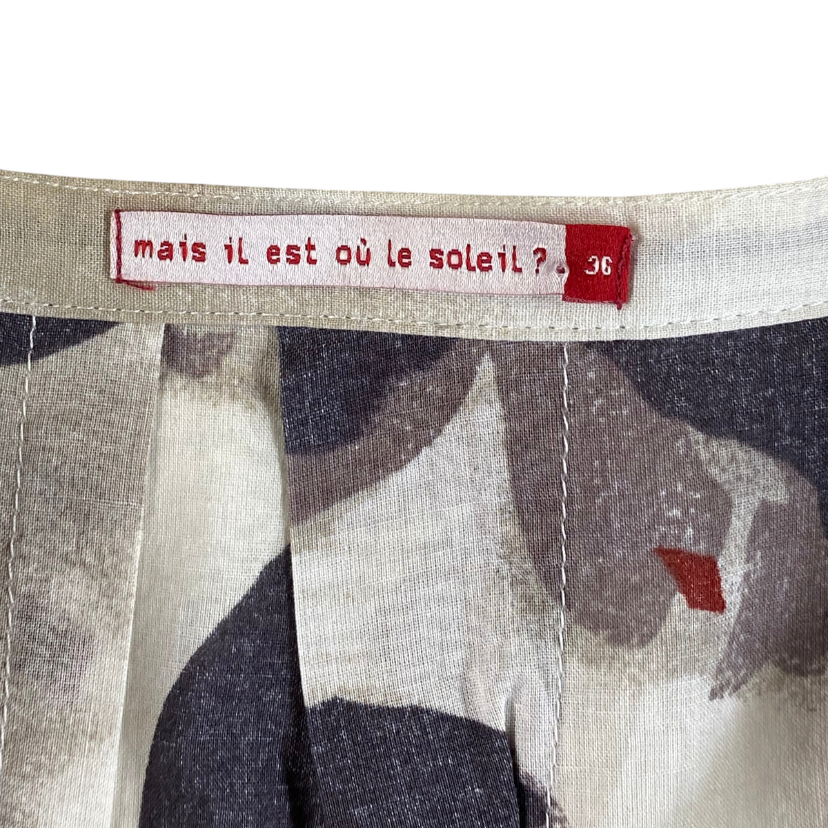 Digg It Thrift & Vintage Mais Il Est Où Le Soleil? skirt label with size 36 tag on abstract floral fabric