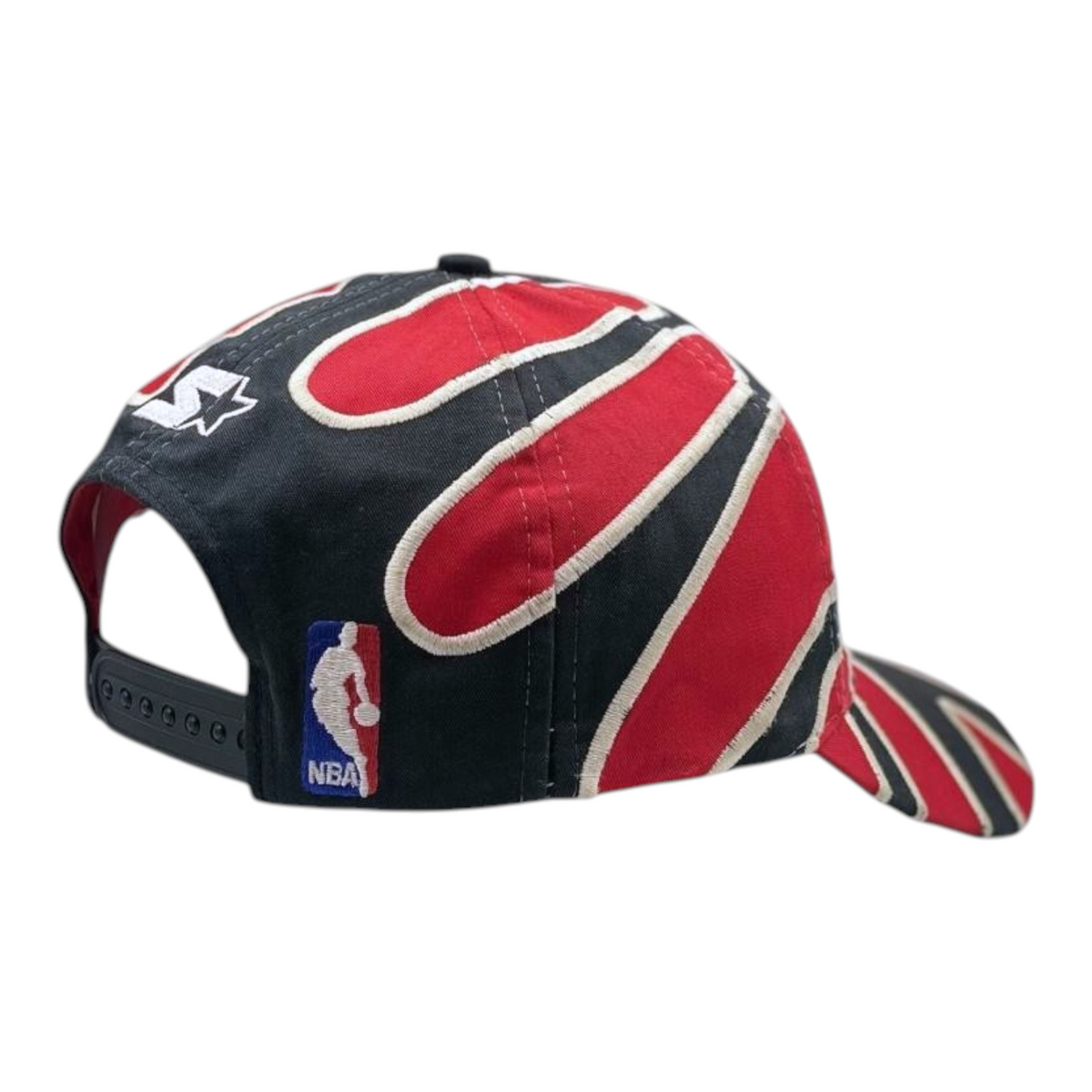 Digg It Thrift & Vintage 90s Chicago Bulls Starter cap featuring a black and red panel design and rear NBA logo