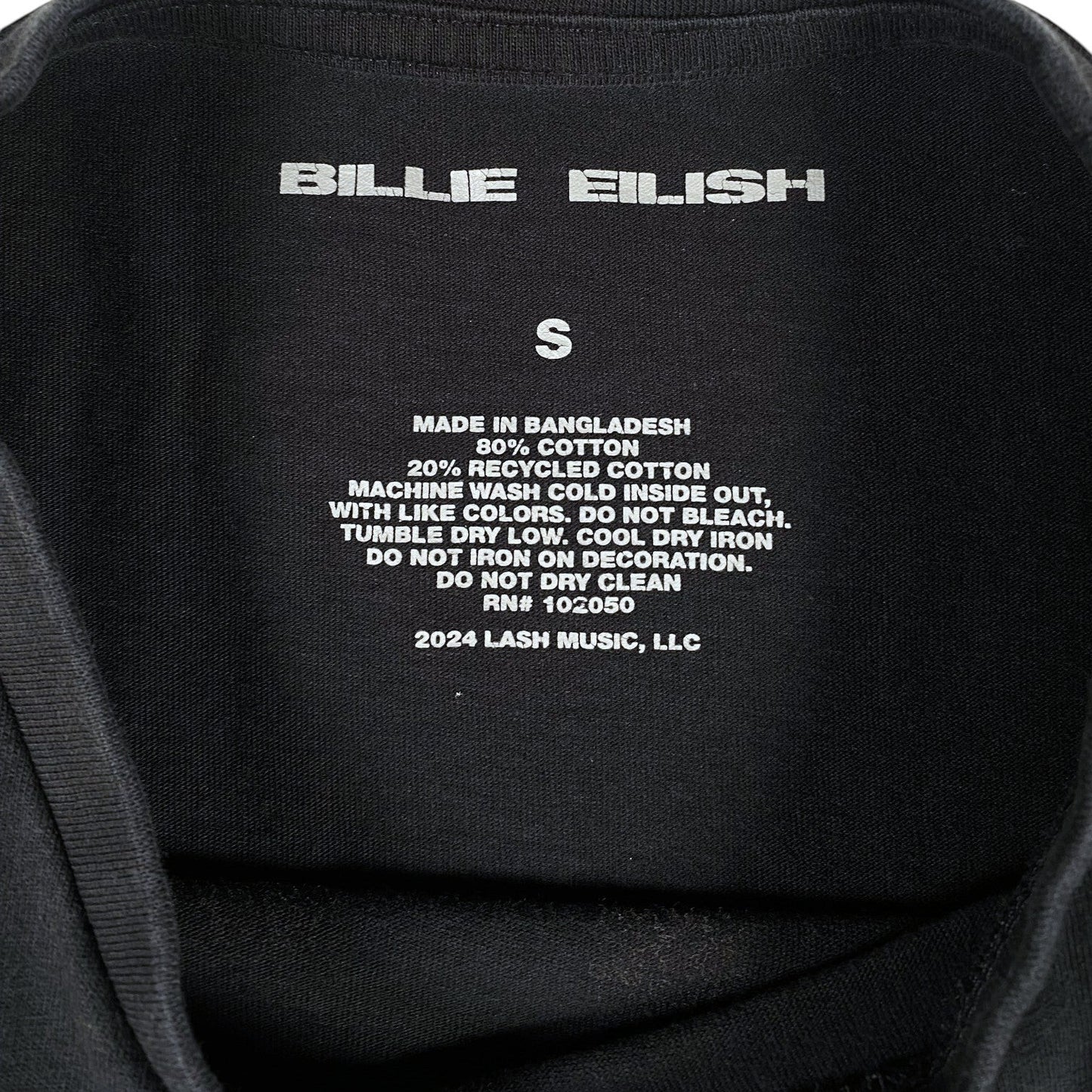Digg It Thrift & Vintage Billie Eilish Hit Me Hard and Soft t-shirt interior neck label with size small tag
