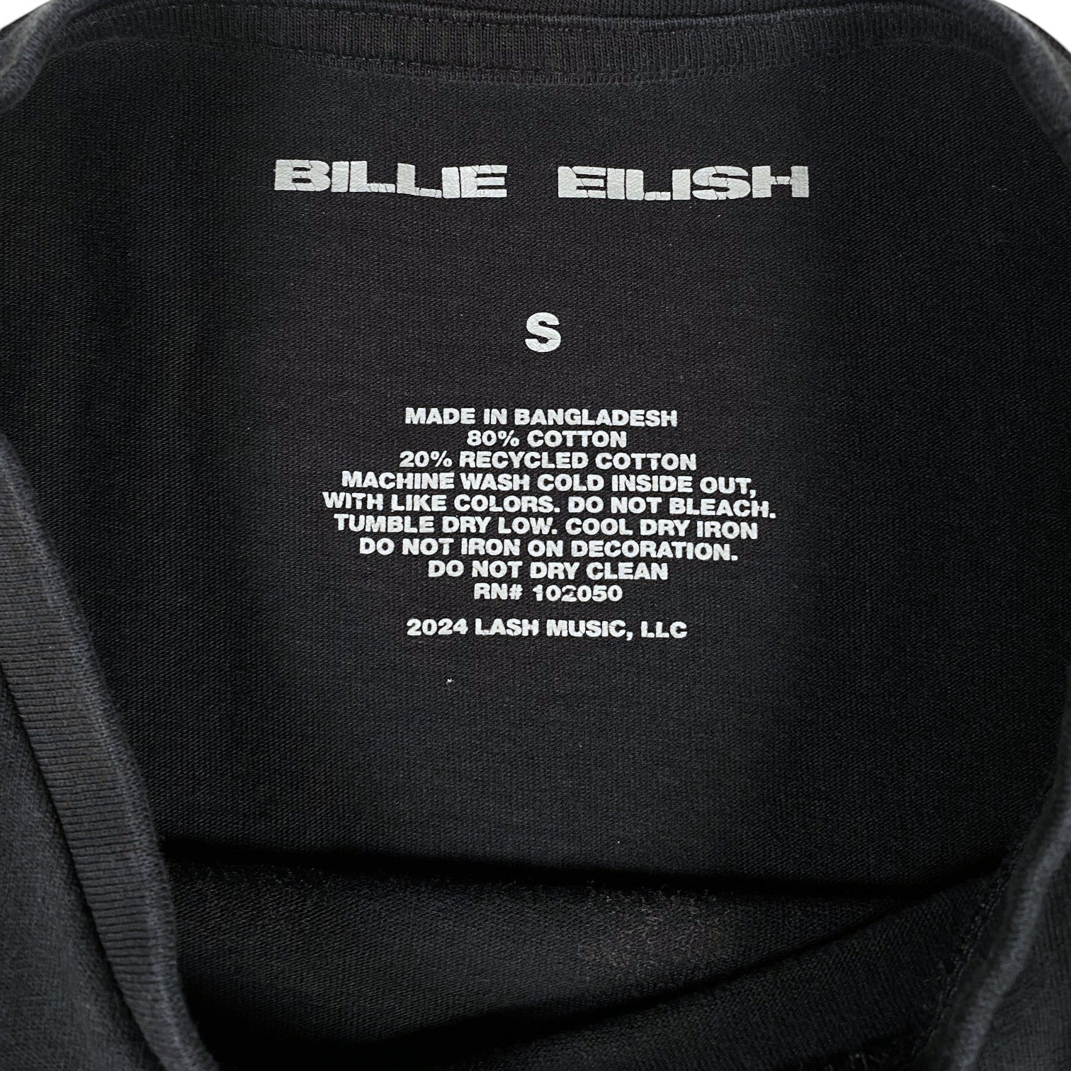 Digg It Thrift & Vintage Billie Eilish Hit Me Hard and Soft t-shirt interior neck label with size small tag