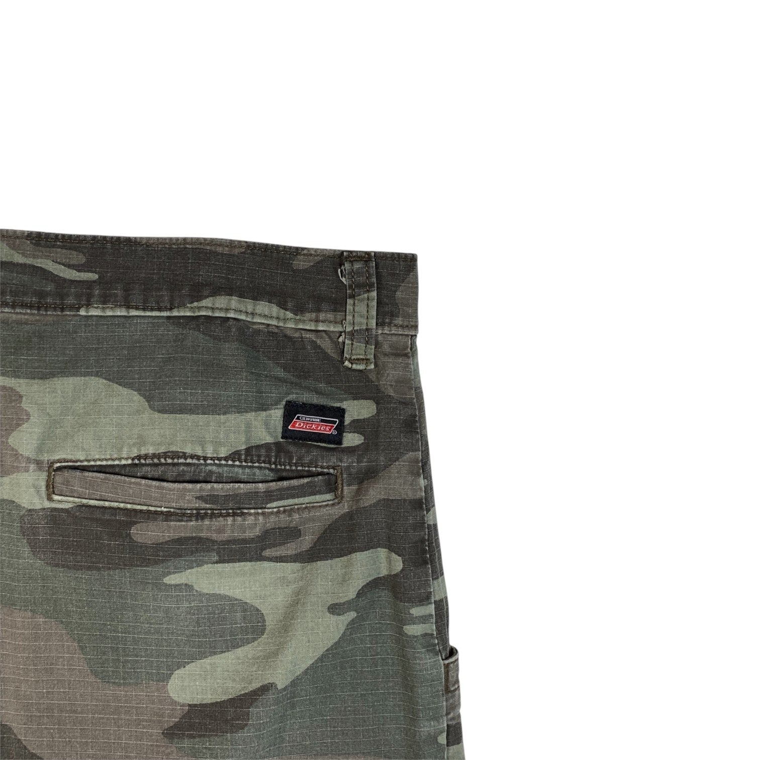 Digg It Thrift & Vintage Dickies woodland camo shorts with back pocket and logo patch, size 36