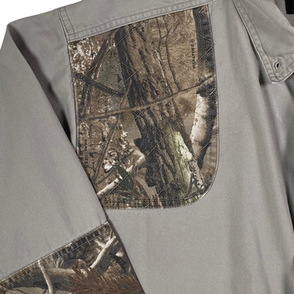 Digg It Thrift & Vintage Dickies x Realtree grey outdoor shooting shirt with quilted camo shoulder patch