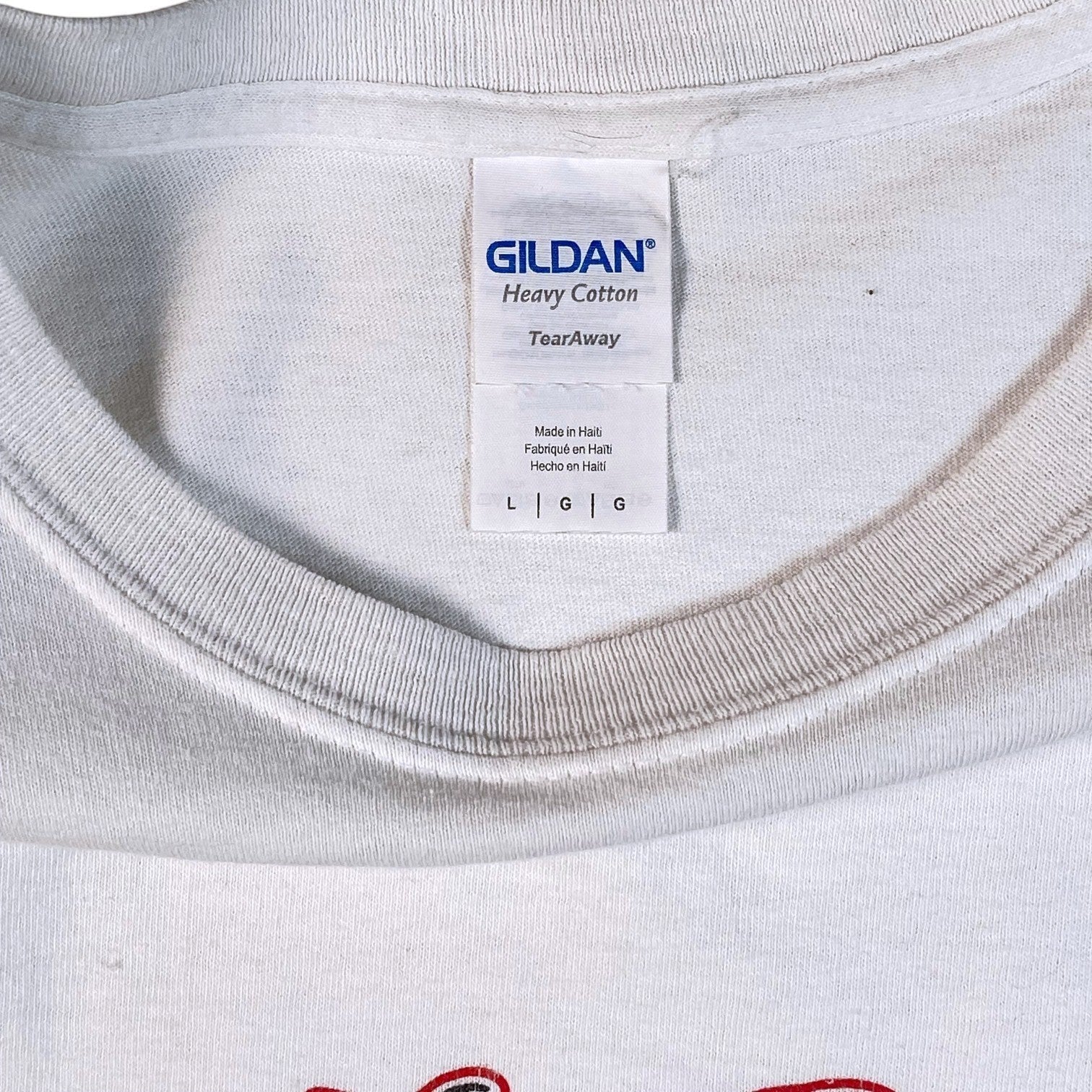 Digg It Thrift & Vintage white Gildan Heavy Cotton t-shirt neck label showing size large