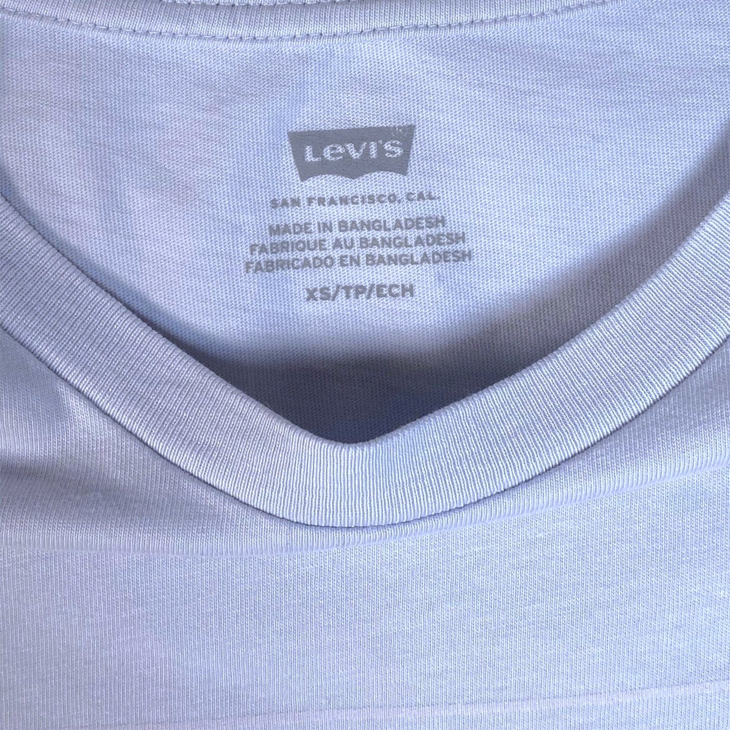 Digg It Thrift & Vintage baby blue Levi's t-shirt featuring a printed neck label with brand logo and size details.