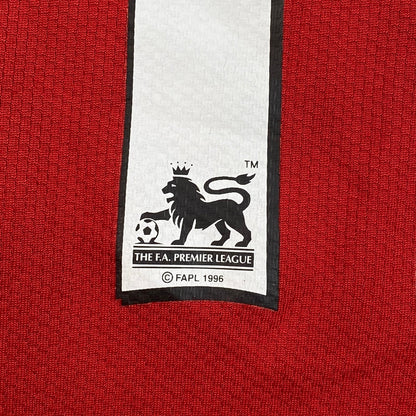 Digg It Thrift & Vintage 2006-2007 Manchester United Giggs home shirt featuring the FA Premier League sleeve patch
