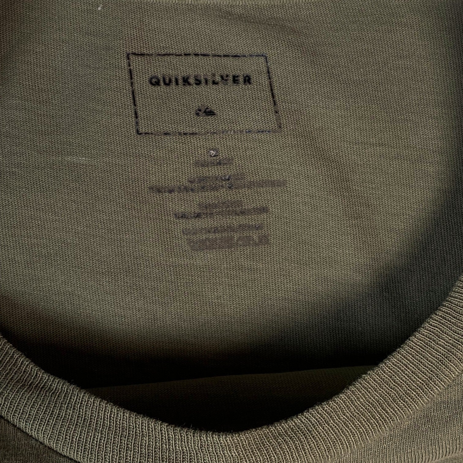 Digg It Thrift & Vintage olive green Quiksilver t-shirt with interior neck label and crew neckline