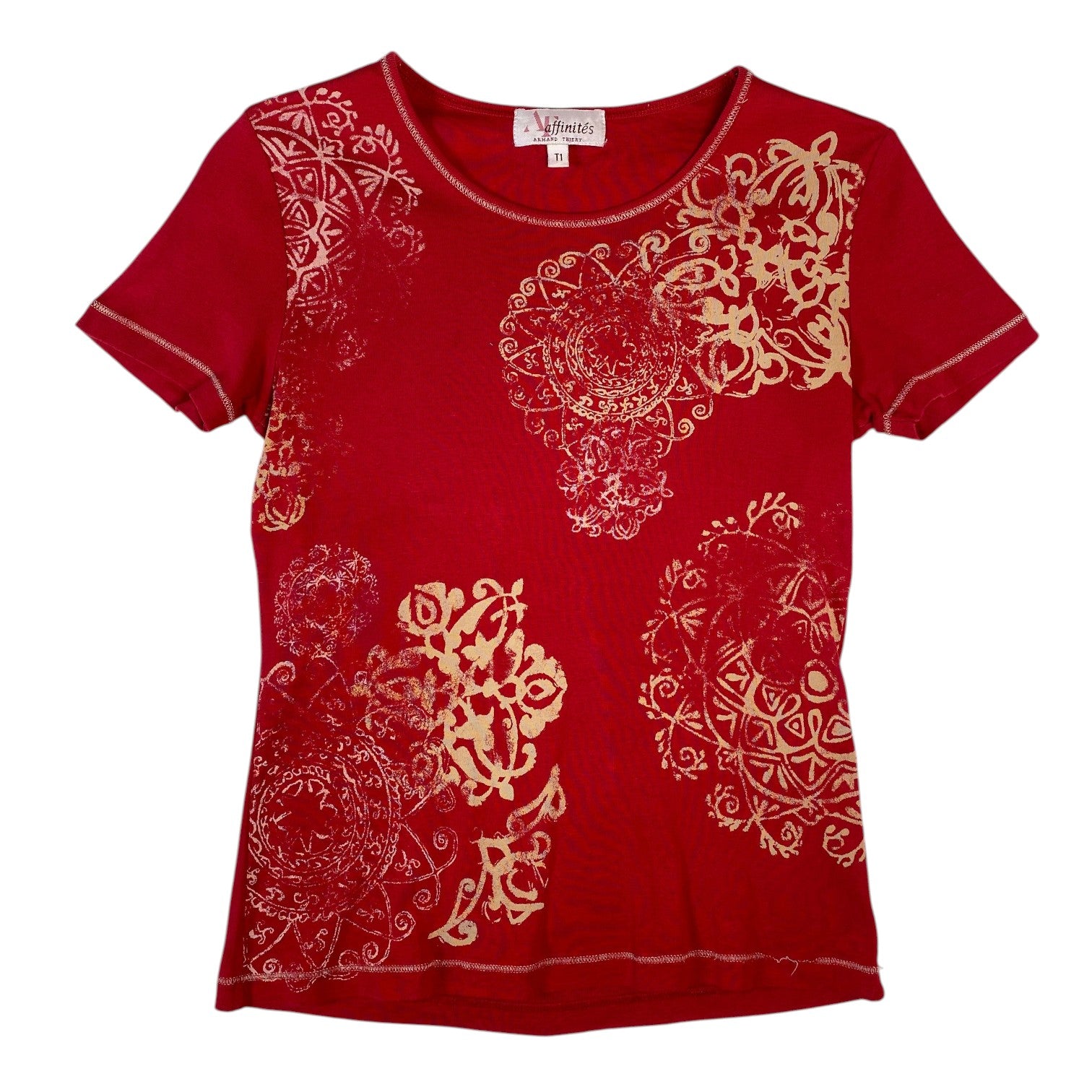 Digg It Thrift & Vintage red short-sleeve t-shirt with beige mandala print and contrast stitching, size small